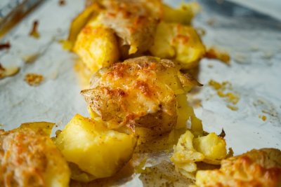 Smashed potatoes zijn de krokante trend van dit moment